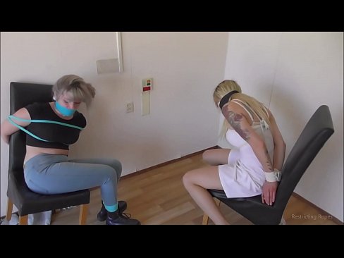 ❤️ Toksomaniulo / ligita kaj buŝoŝtopita / junulino en mizero ️ Seksofilmeto ĉe ni ❌️❤